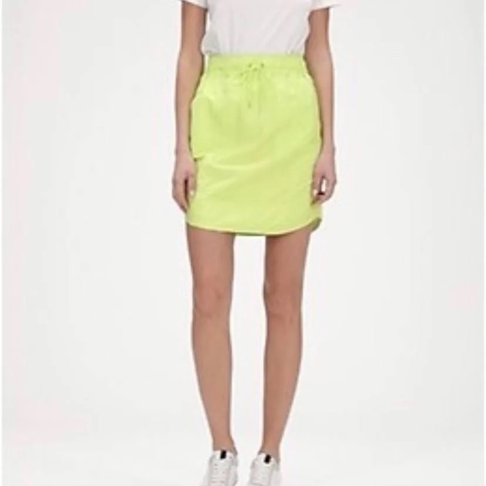 Banana Republic mini yellow active  skirt size 12
